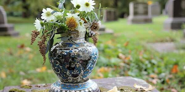 How_do_you_attach_a_vase_to_a_gravestone