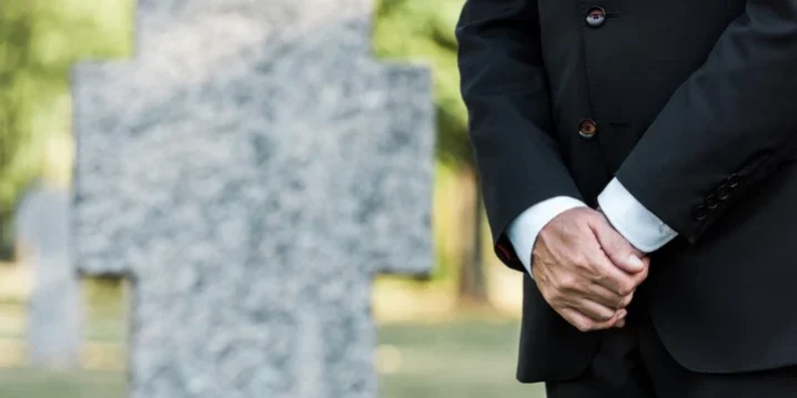 etiquette for gravestones